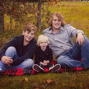 Meet your Posher, Iris